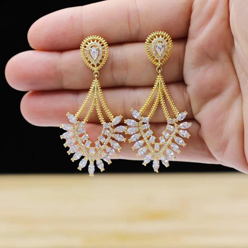 Dubai 18 karat gold pendant earrings, rose gold tassel jewelry earrings for a wedding party elegant and beautiful lady's accesso