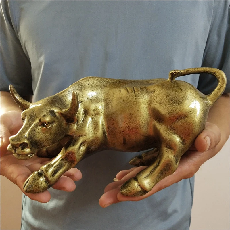 Imagem -02 - Bronze Bull Estátua Ornamento Parede Rua Escultura de Gado Estátua de Carregamento Estoque Mercado Resina Mascote Casa Decoração Escritório Presentes