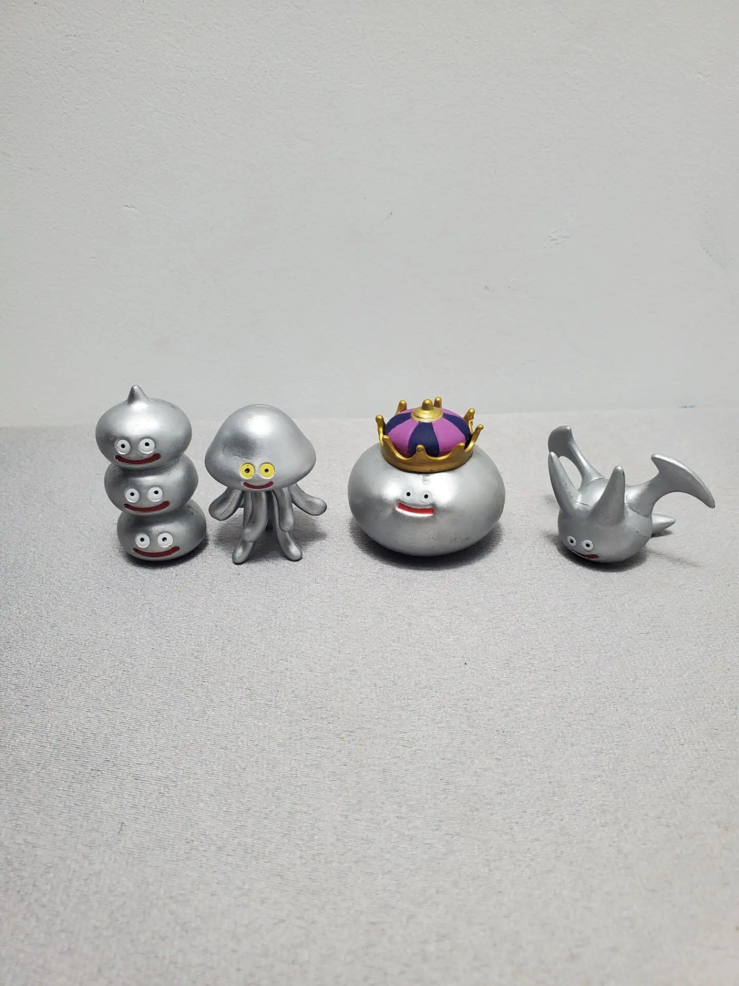 Japanese game Doragon Kuesuto King Slime Silver rare figure model Boys collect toys