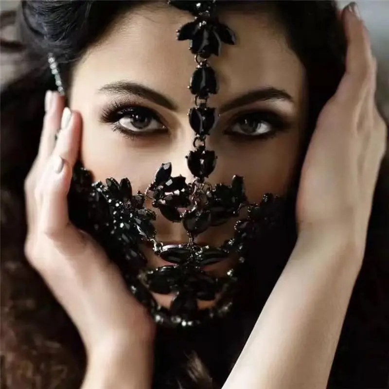 Maschera di cristallo nera di lusso di moda decorazione di gioielli maschera di zircone di strass verde fatta a mano da donna maschera da ballo sexy