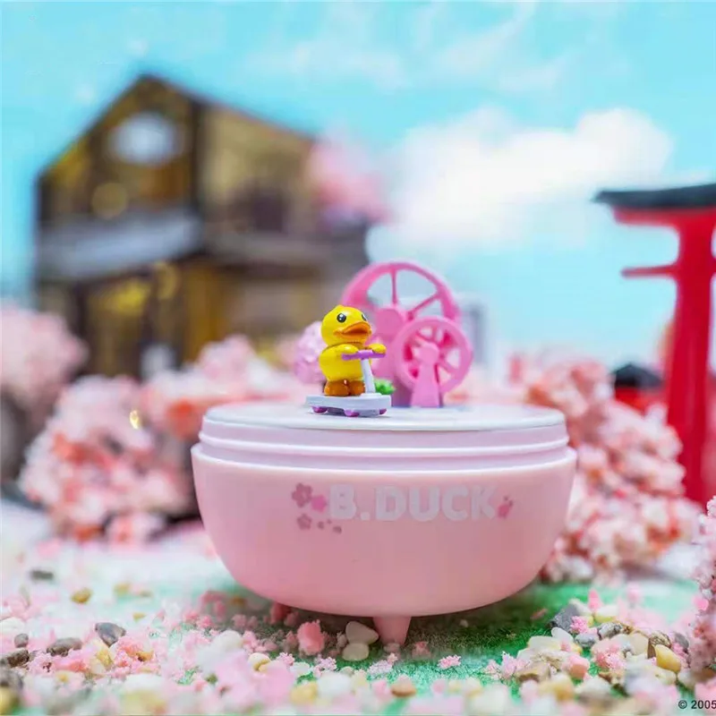 Pequeno pato amarelo sakura cidade música cego caixa aleatória brinquedos figuras ação surpresa adivinhar mistério caixa caja sorpresa meninas presente