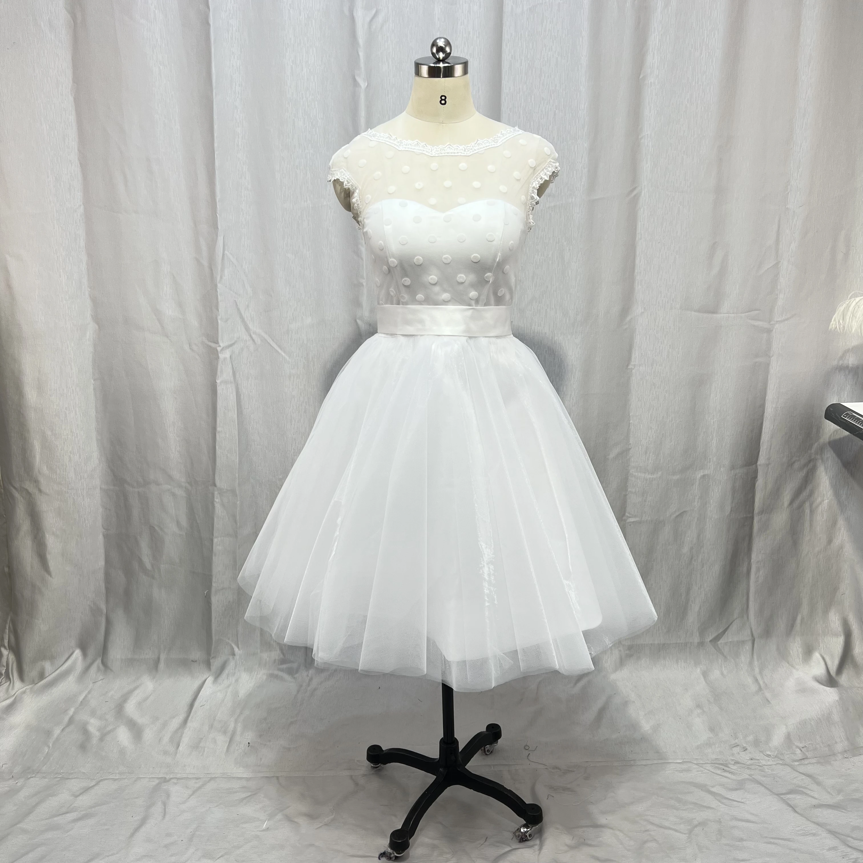 Abito da sposa corto punteggiato a pois vintage anni '50 personalizzato Abiti lunghi fino al tè Abiti da sposa Summer Beach Piccolo abito da sposa