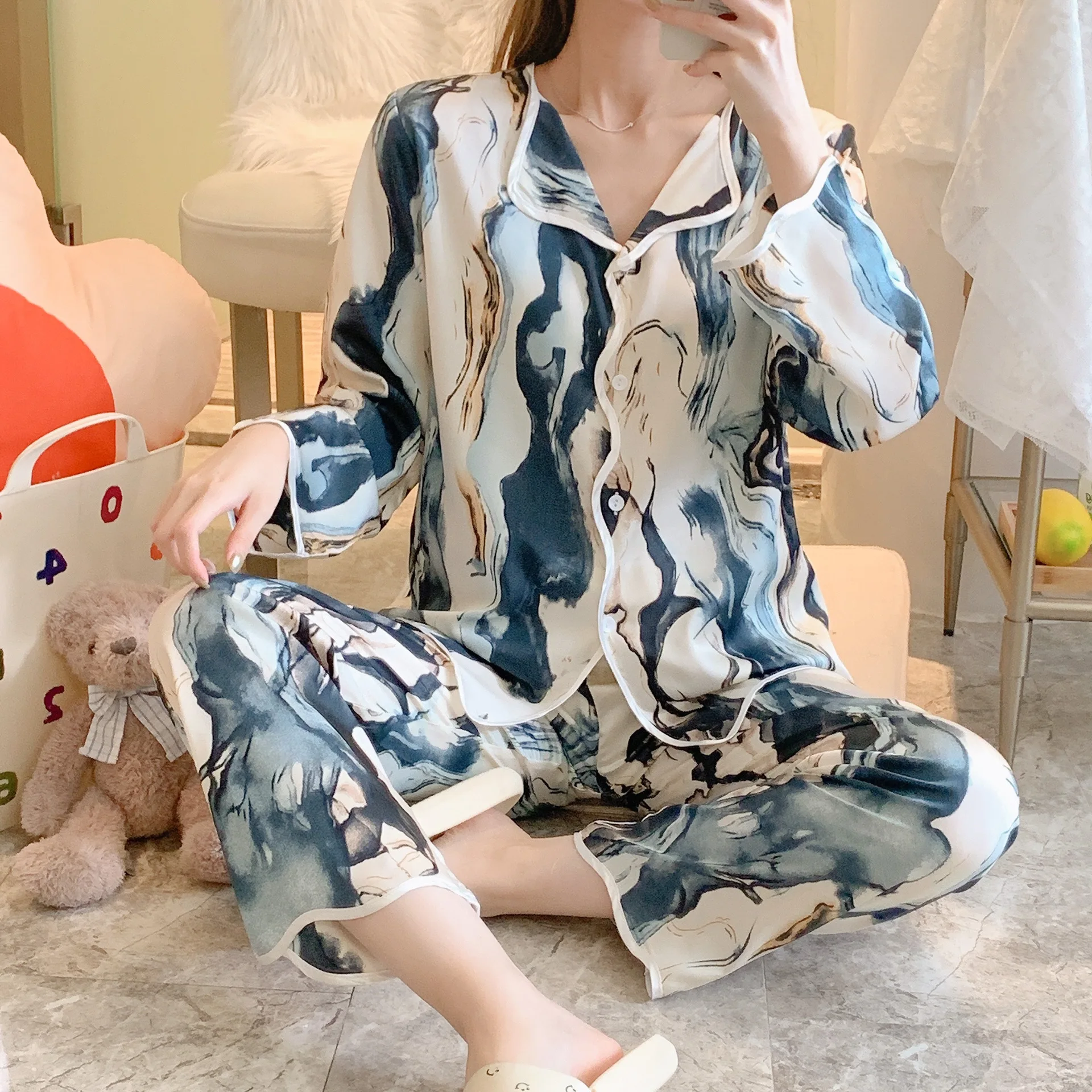 

Women's Pajamas Spring Autumn Ice Silk Ink Printing Sleepwear Fake Silk Lapel Cardigan Long-sleeve Trousers Female's Homewear