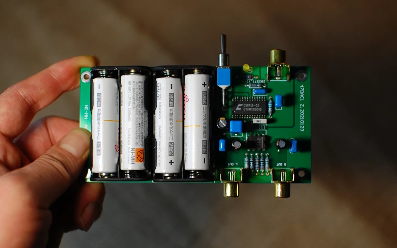 Battery enhanced version tda1543 decoder 47lab dac, does not include the four rechargeable batteries in the picture