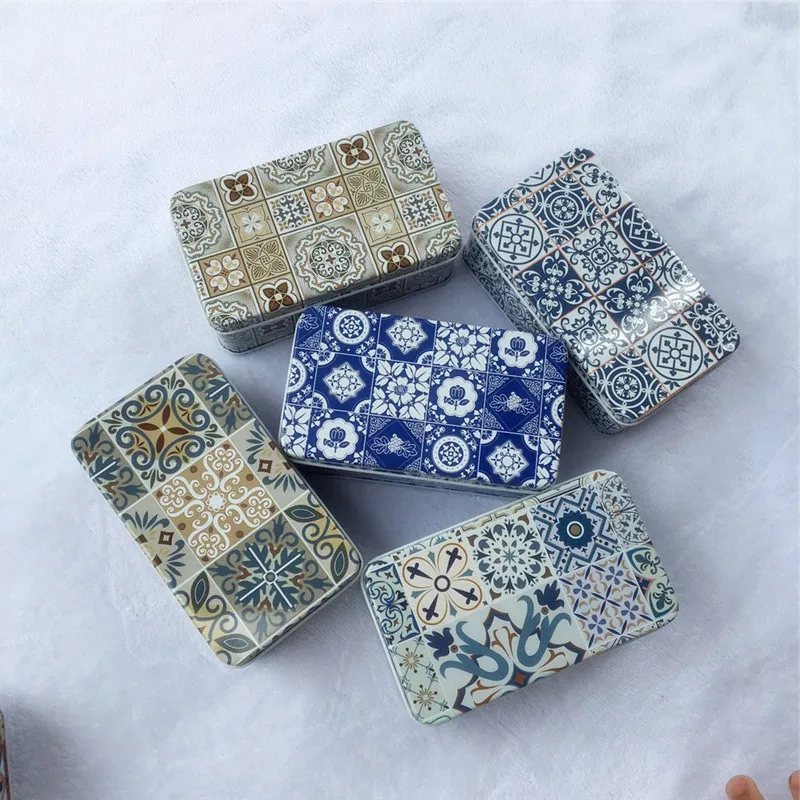 Antique Blue-and-White Pattern Metal Lip Perfume Storage Box Vintage Organizer for Money Coin Candy Keys Reusable Tin Empty Case