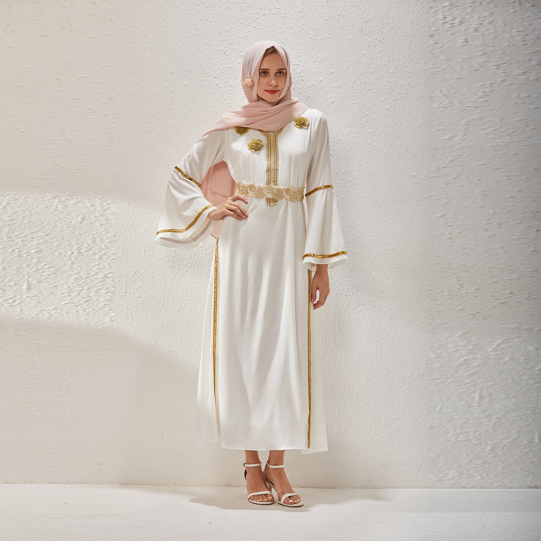 Abaya de bordado blanco de alta calidad para mujer, elegante caftán musulmán de ocio, novedad