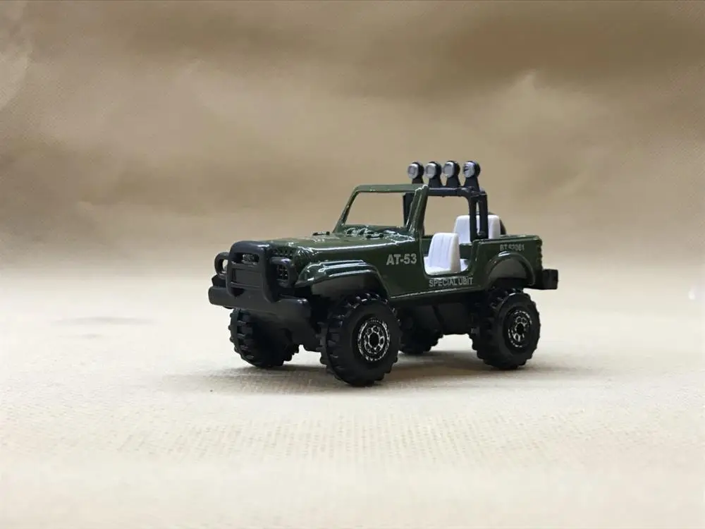 

mini 7.2cm long Small scale cross country alloy car model toy jeepSUV military vehicle scene sand table display