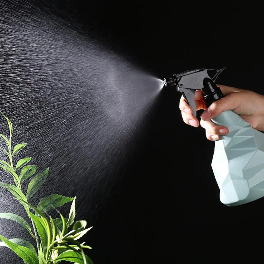 Spray Bottle Multifunctional 700ml Gardening Small Sprinkling Can Empty Mist Watering Can Bottles Trigger Sprayer