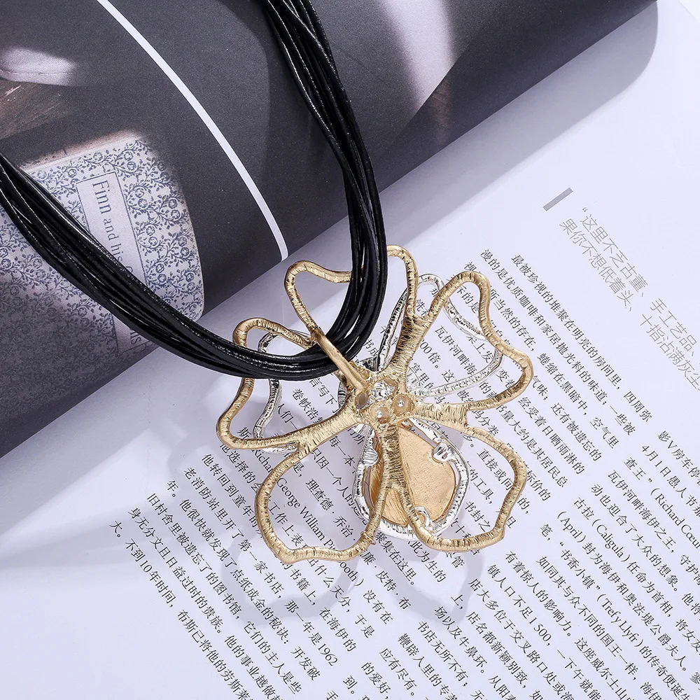 Pearl Metal Hollow Out Large Flowers Pendant Necklace Luxury Charm Jewelry For Women