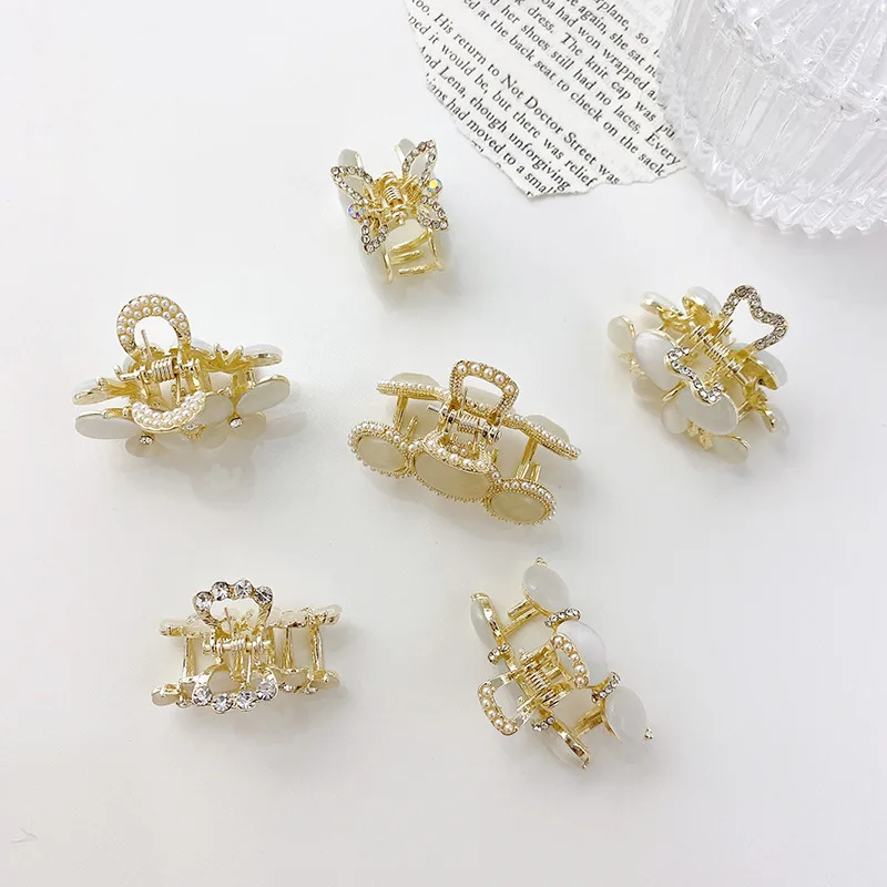 Korea 2023 INS HOT Luxury Girls Hairpins Accessories Metal Alloy Butterfly Opals Crystal Small Crab Hair Claw Clips For Women