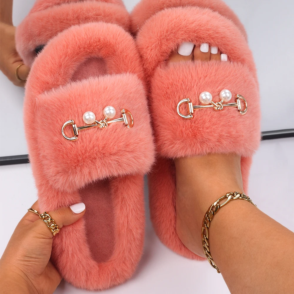 Fluffy Slippers Women Outdoor Pearl Decor Bedroom Sandals Flats Furry Slides Platform Home Slippers Luxury Designer Winter Shoes