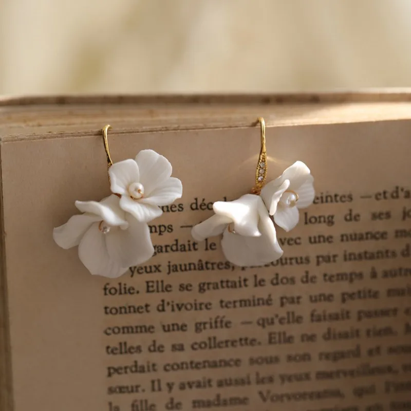 Ins Style Earrings White Ceramic Floral Bridal Accessories Handmade Pearls Women Drop Earring Wedding Jewelry