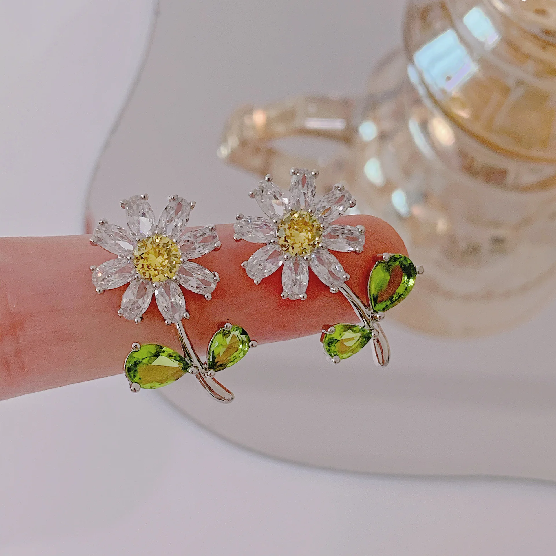 Shinning Zircon Branch Flower Earrings Korean Style Delicate New Jewelry Simple Small Stud Earings bijoux