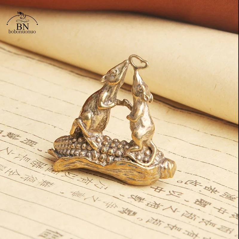 Copper Wealth Rats Figurines Love Ornament Retro Brass Animal Mice Corn Keychain Pendant Home Decor Office Desk Decorations