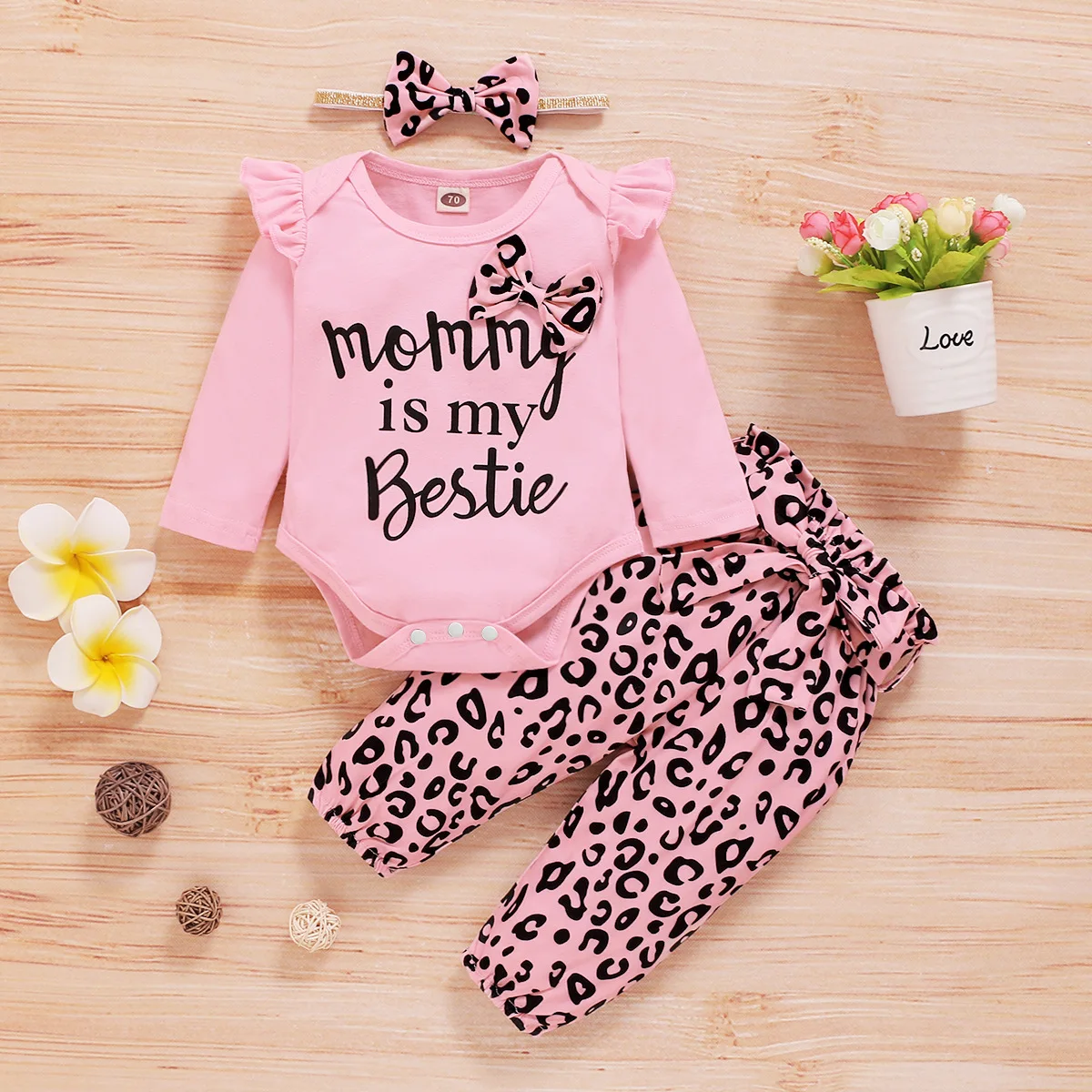 

Flying Sleeve Baby Girl Clothes for Newborns Letter Baby Bodysuits Leopard Print Legging Pants Outfit Cute Bow Clothing Sets