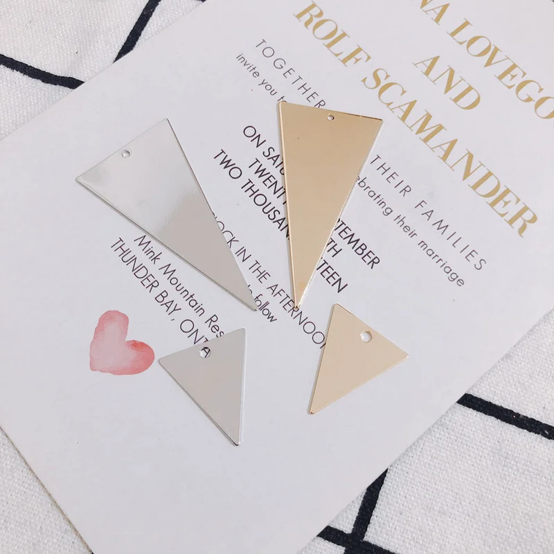 

DIY jewelry accessories wholesale alloy plating personality triangle simple fashion pendant accessories