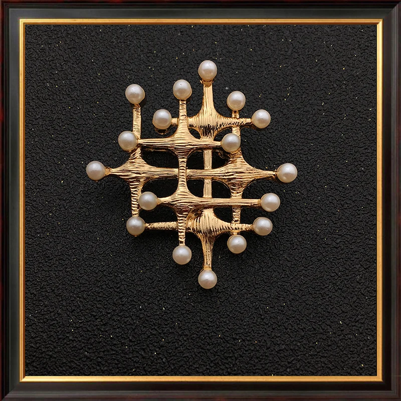 Retro geometria Pearl Relief metalowa broszka moda literatura klasyczna akcesoria broszki dla kobiet