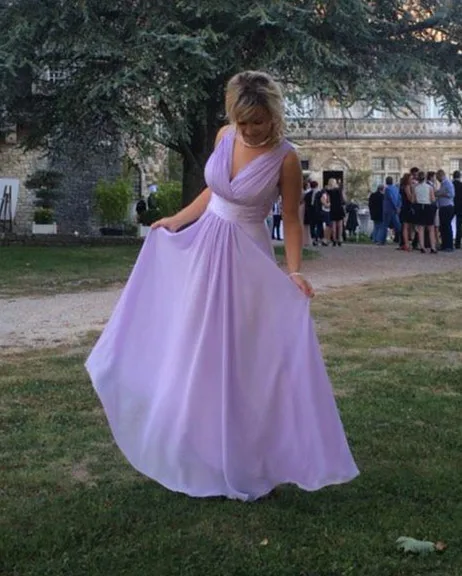 

Light Purple Chiffon Bridesmaid Dresses Long V-Neck Pleats Cheap Country Beach Junior Bridesmaid Dress Wedding Guest Formal