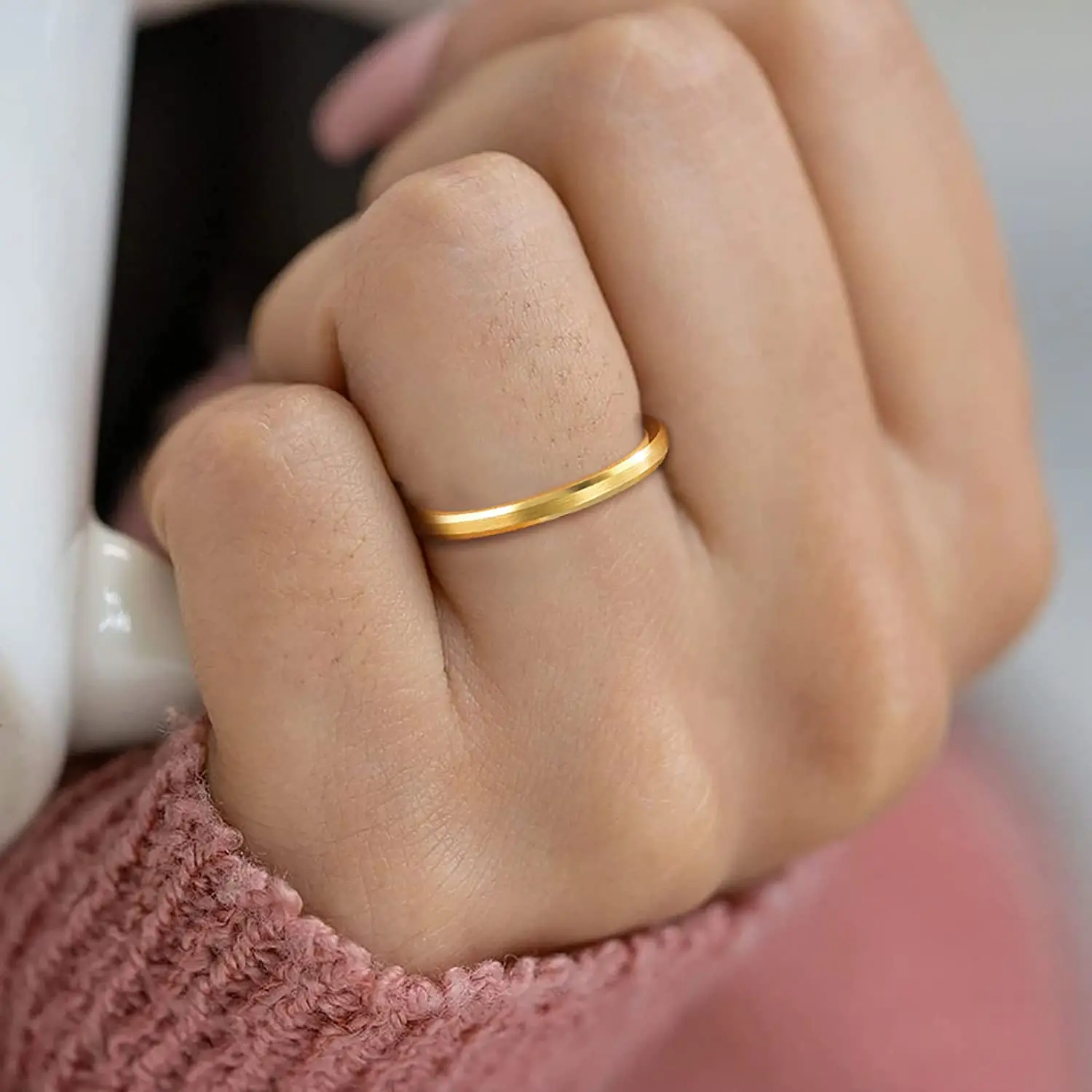 Tigrade Vergoldeter Ehering für Frauen 2/4/6/8mm Breiter Gebürsteter Wolframring für Männer Luxuriöser Jubiläumsschmuck als Paargeschenk – Detail 7