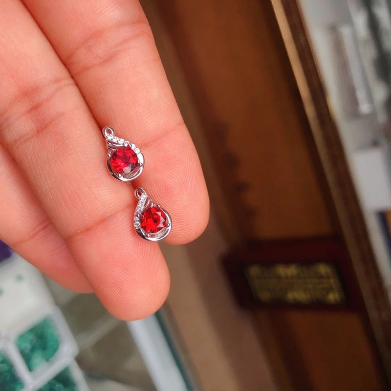 New red garnet stud earrings attractive character women earrings 925 sterling silver earrings birthday gift natural gem