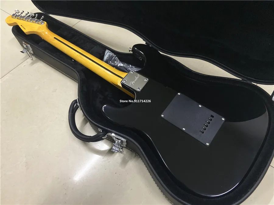 The high quality inherits the classic black electric guitar white pickup to repeat the guitar neck free shipping