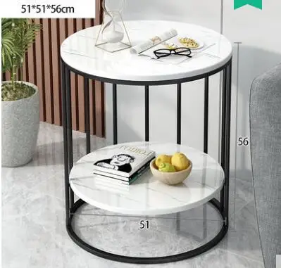 Kleiner runder Tisch im Wohnzimmer