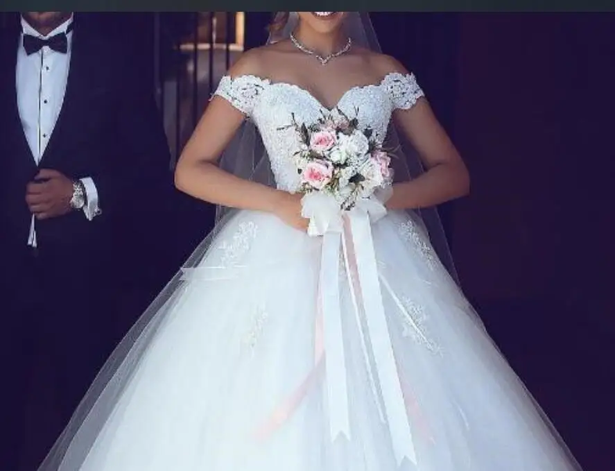 White Lace Appliques Ball Gown Cheap Wedding Dresses 2020 Off The Shoulder Short Sleeves Bridal Dresses Wedding Gowns