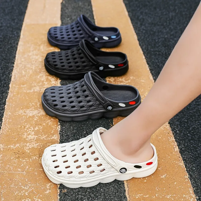 

2022 New Summer Clogs Men Casual Sandales Fashion Hole Footwear Men's Slippers Cool Beach Sandals Outdoor Sandalias Big Size 45