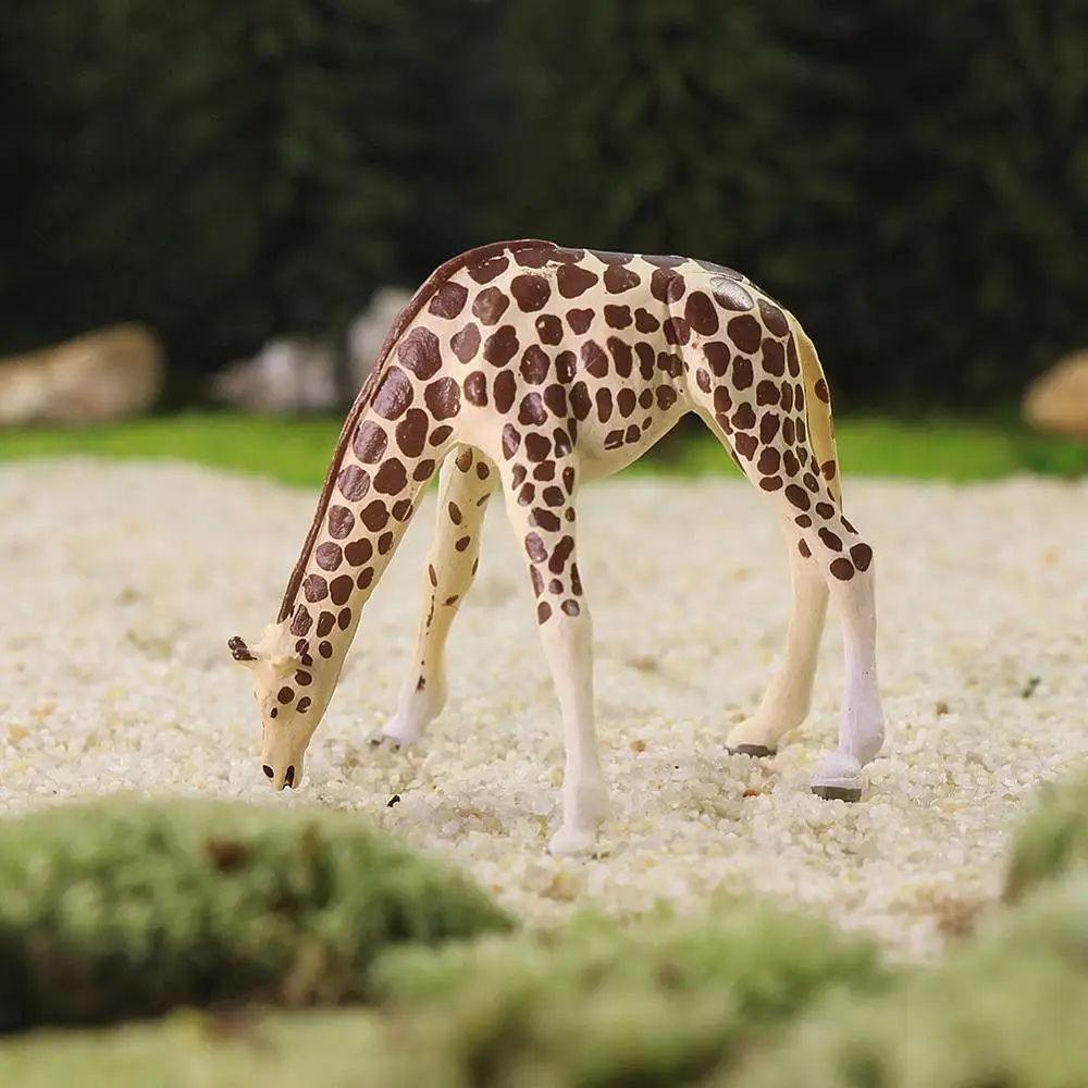 Evemodel Animals 8pcs Model Trains HO Scale 1:87 Giraffe PVC Painted Model Giraffes Zoo Layout Wild Scene AN8712