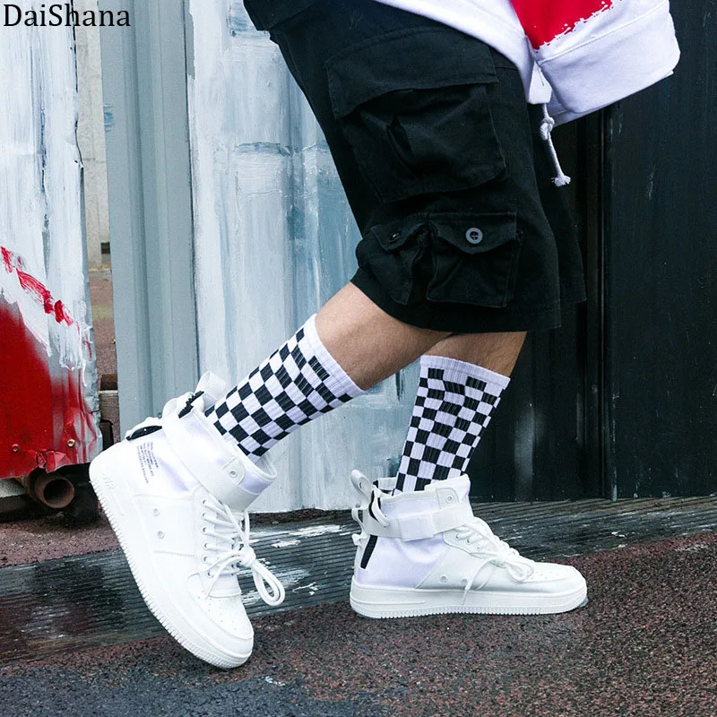 1Pairs Unisex Stree moda deskorolka skarpetki Trend koreański Funky Harajuku kobiety skarpetki szachownica kratkę skarpetki nowość skarpetki