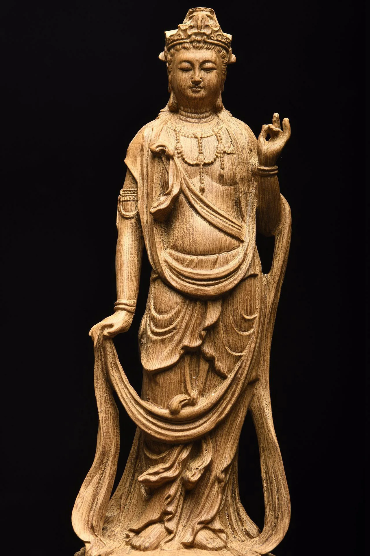 

Natural Hainan Chenxiang Zizi Guanyin wood carving ornaments fine Buddha statue home living room Fengshui solid wood crafts