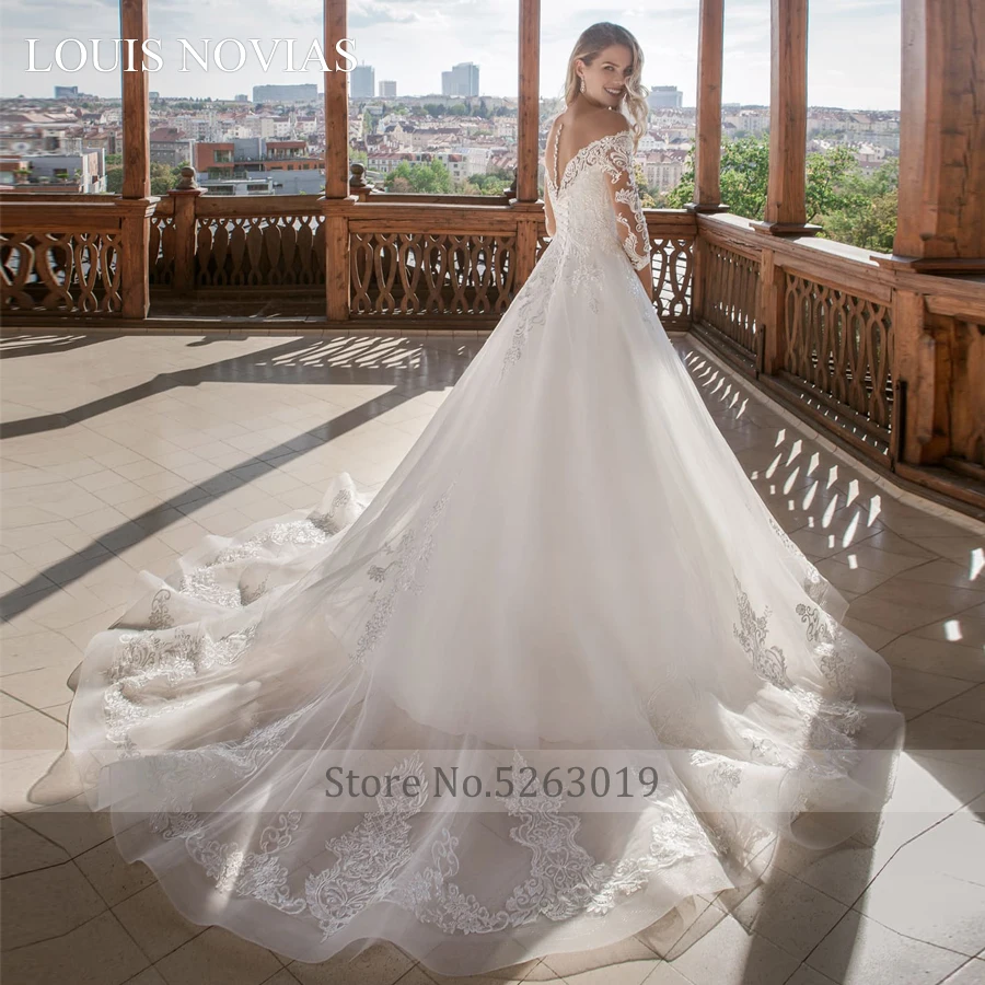 Louis Novias Beach Wedding Dress Deep V-neckline Exquisite Embroidery Three Quarter Cathedral Royal Train Dress For WeddingParty