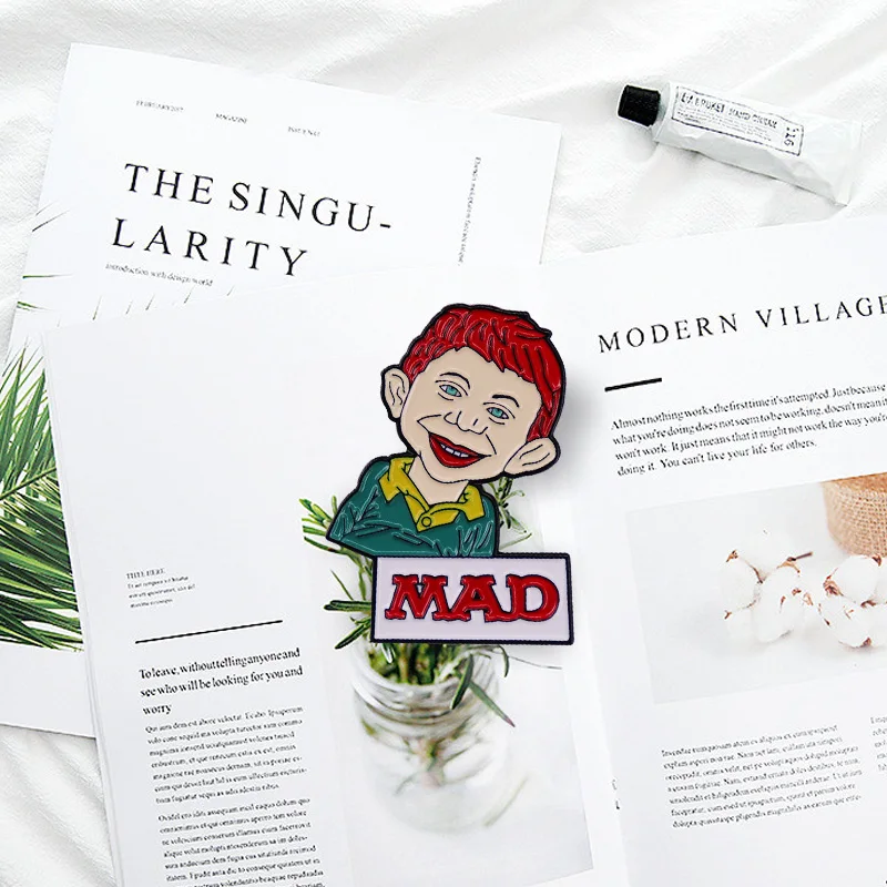 MAD Magazine Alfred E. Neuman Enamel Pin Vintage 90s Rare Collectable Badge What Me Worry? view 4