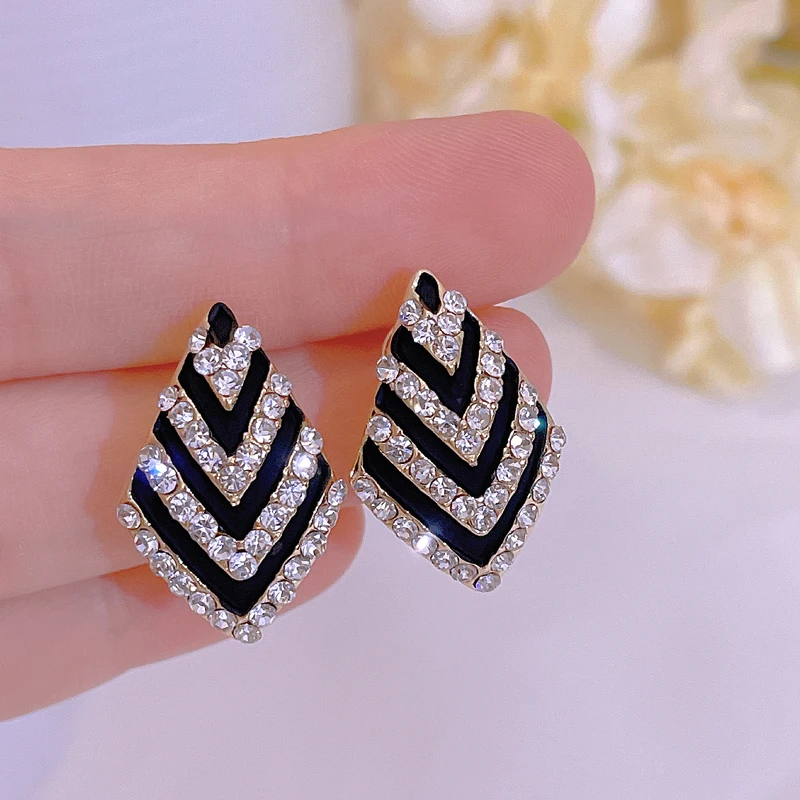 Classic Trendy Geometric Crystal Stud Earrings for Women Luxury Shiny Full Rhinestone Stud Earrings Wedding Party Jewelry Gifts