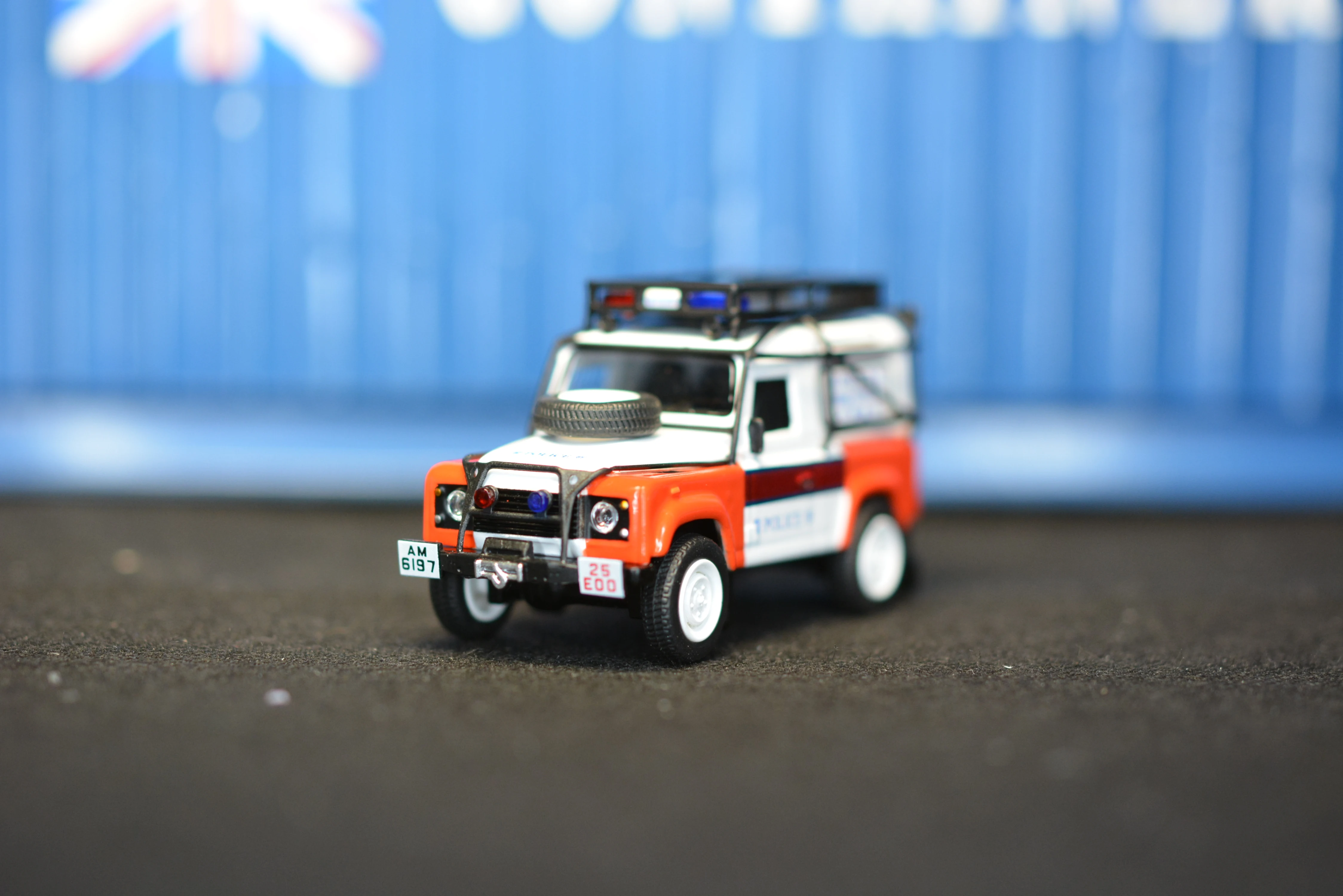 Schuco 1/64 defender hong kong eod bureau diecast model car collection limited