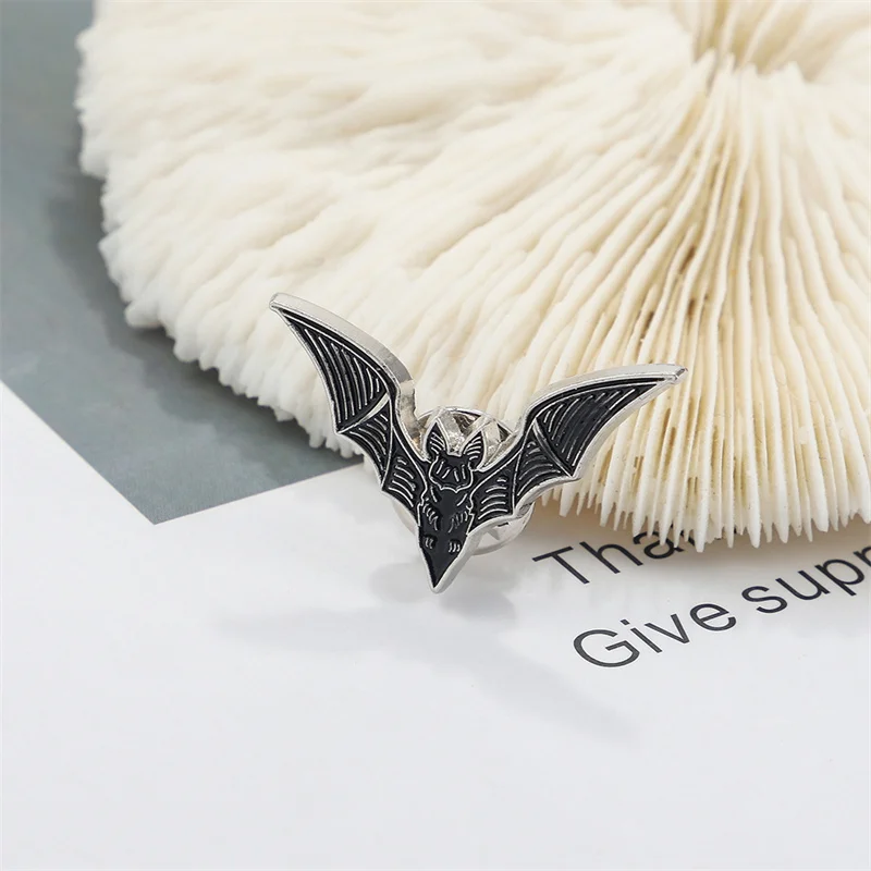 Halloween Bat Enamel Pin Alternative Goth Fashion Witch Style Brooch Cartoon Animal Backpack Badge Jewelry Gift for Kids Friends