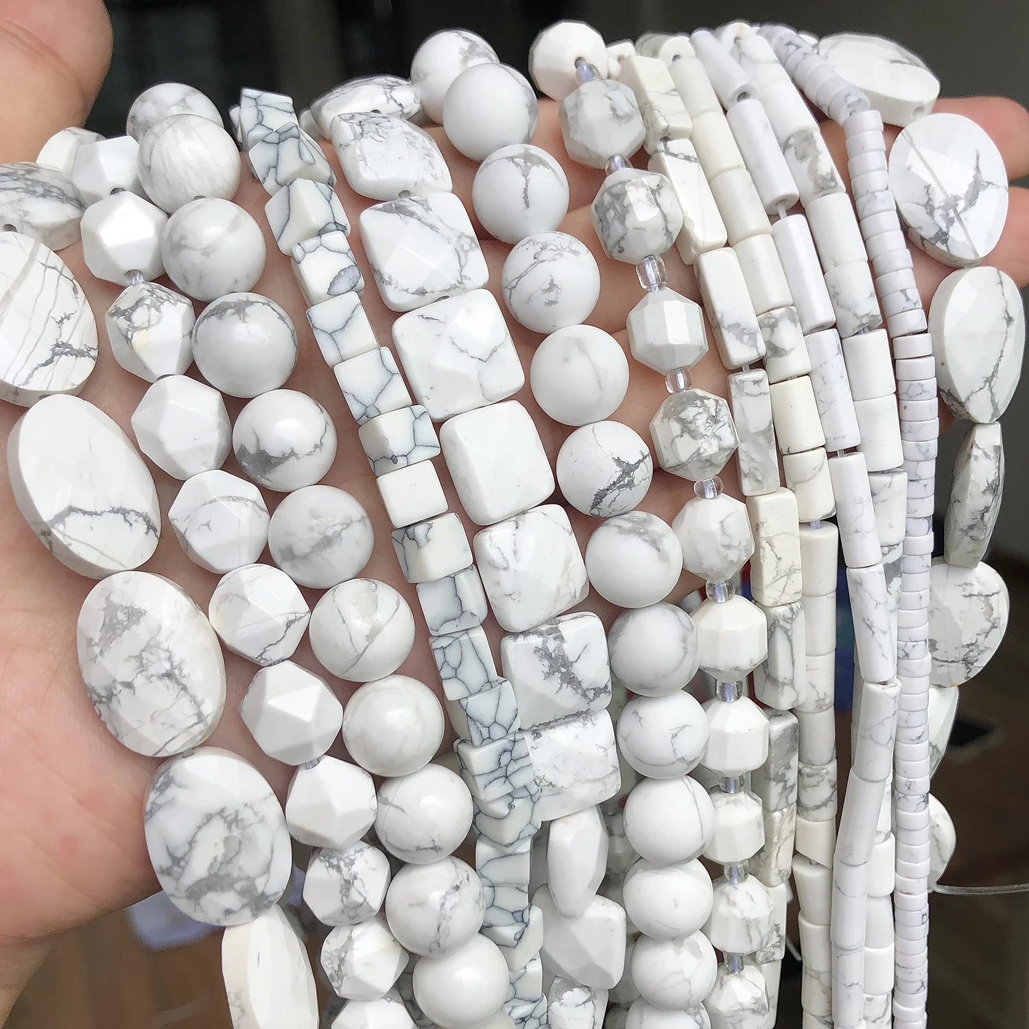 Pietre naturali Perline di turchesi howlite bianche opache Tubo sfaccettato Perline rotonde allentate per la creazione di gioielli Bracciale fatto a mano fai-da-te