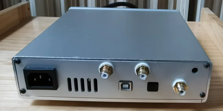 POPU digi A-82 DSP DAC decoder amp 8-channel output function, using 24.x MHz as the reference clock