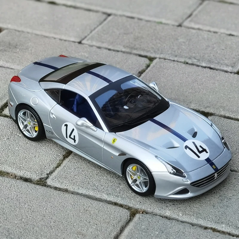 Bburago 1:18 Scale Ferrari California T 70th Anniversary Alloy Luxury Vehicle Diecast Cars Model Toy Collection Gift