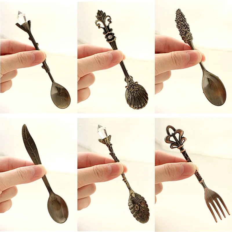 MR 6Pcs/Set 10cm Vintage Dessert Spoons Fork Mini Royal Style Metal Gold Carved Coffee Snacks Fruit Prikkers Dessert Fork