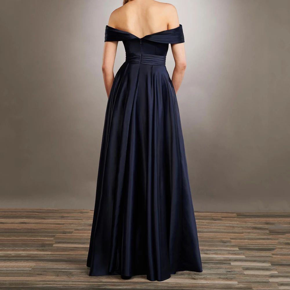 Dark Navy ชุดเพื่อนเจ้าสาวซาติน Strapless Zipper ความยาวพื้นชุดแต่งงานพร้อมกระเป๋าด้านข้าง