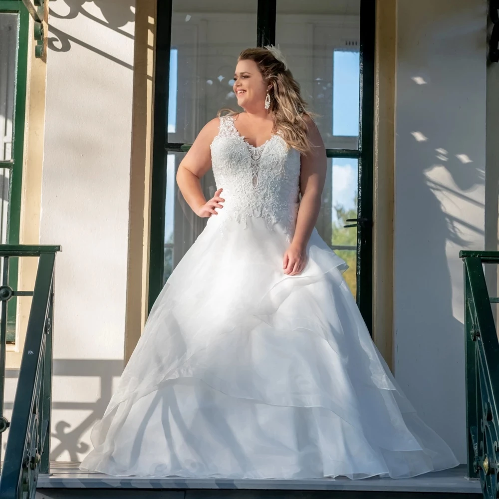 Elegante vestidos de noiva tamanhos grandes decote em v sem mangas a linha appliqued organza vestido de noiva novia