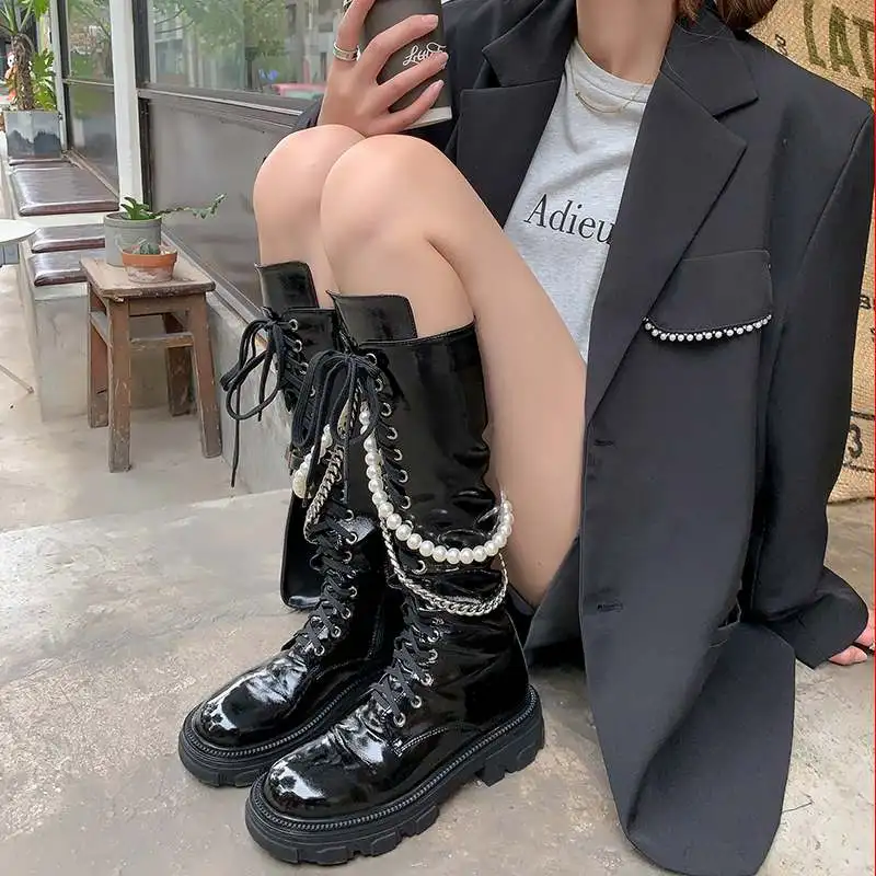 Krazing Pot Cow Leather Med Heels Wrinkled Patent Leather Equestrian Boots Pearl Metal Chain Fashion Lace Up Knee High Boots L11