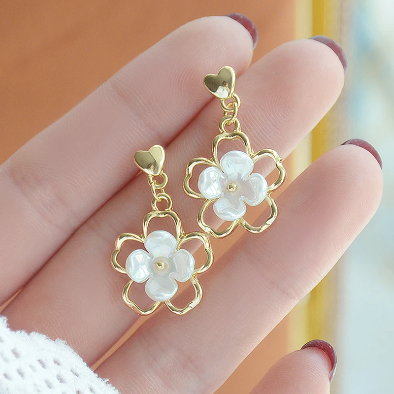 Simple Vintage Hollow Flower Earring for Women Plated 3 layers 14k Plated Gold Stud Earrings Temperament Accessories Bijoux Gift