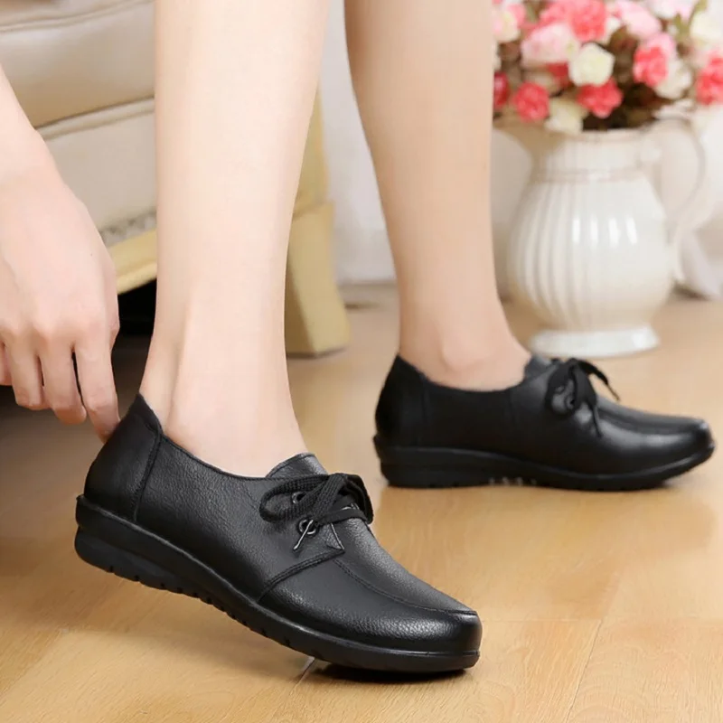 Spring Autumn Leather Women's Work Shoes Low Heel Black Soft Bottom Lightweight Non-slip Flat Bottom Comfortable Mother Shoes