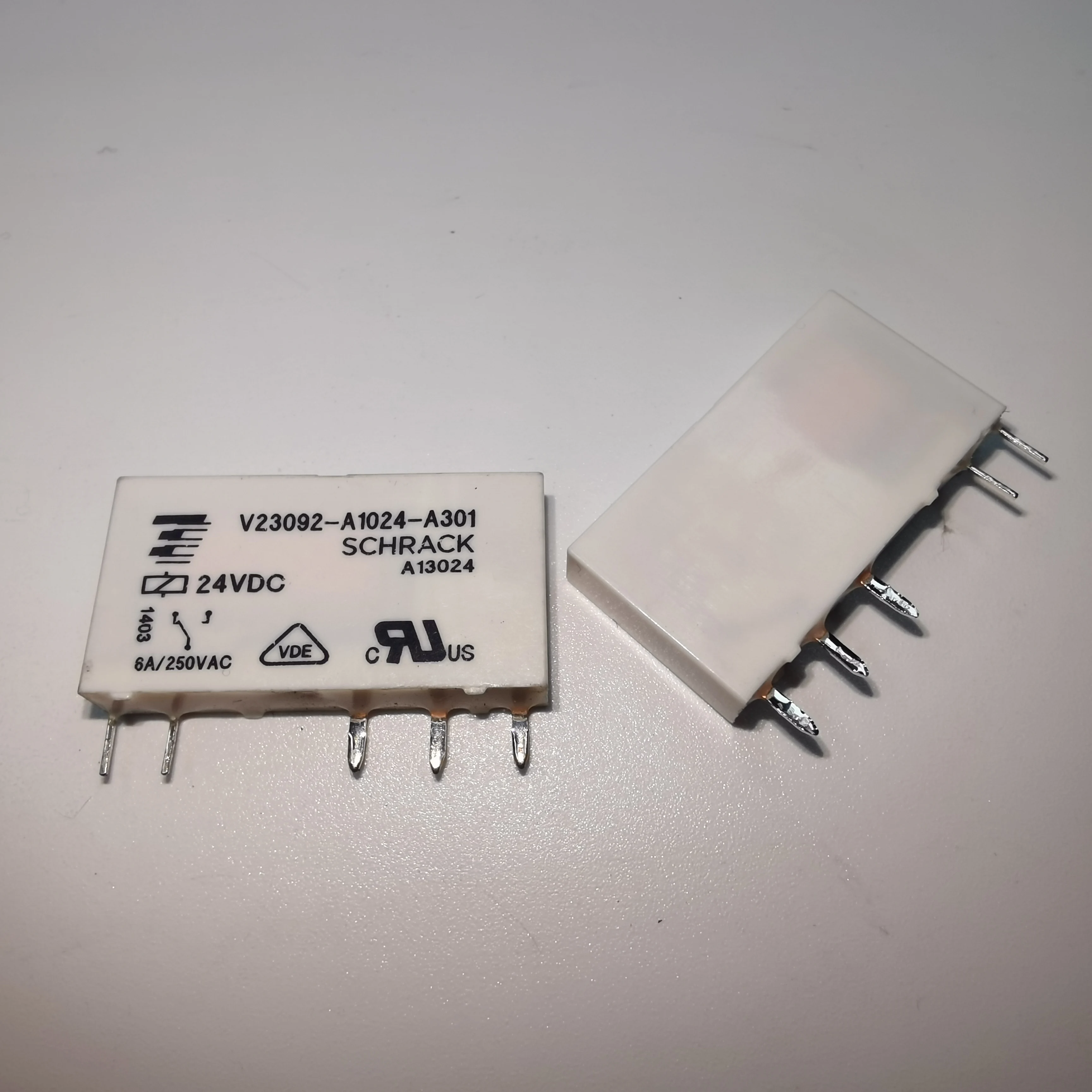 V23092-A1024-A201 V23092-A1024-A301 5Pins Into the A set of transformations Relay