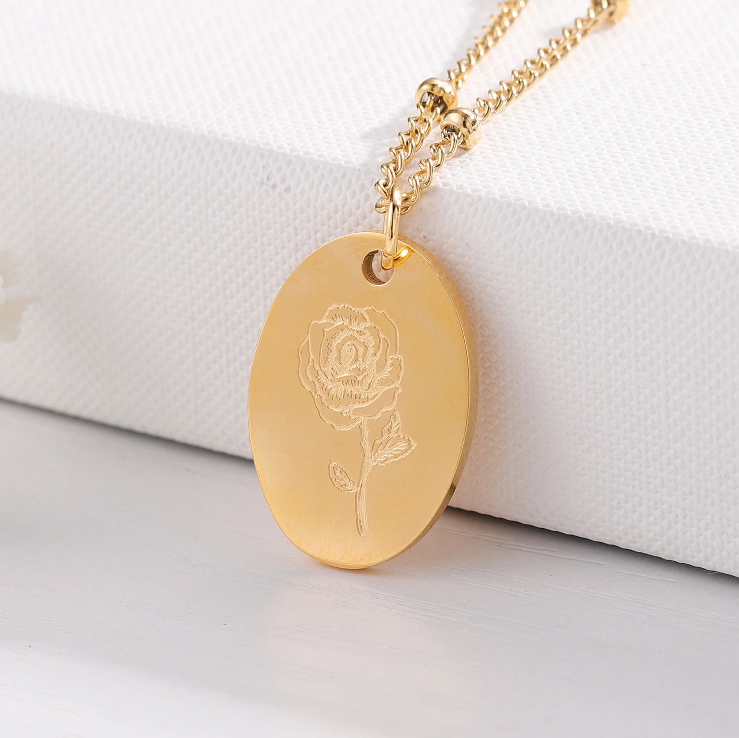 

Personalized Birth Month Flower Necklace Custom Gold Disc Pendant Stainless Steel Carved flower Pendant For Women Jewelry Gift