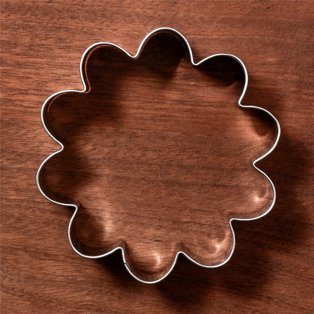 KENIAO Spring Flower Daisy Cookie Cutter - 8.3 cm - Mother\'s Day Easter Biscuit Fondant Bread Mold - Stainless Steel