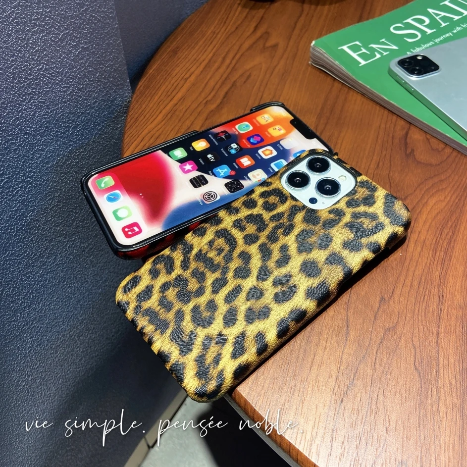 Fashion Leopard Pattern Case For iPhone 15 14 12 11 Pro Max XS XR X 13 Mini 7 8 Plus SE2020 Matte Texture Shockproof Back Cover