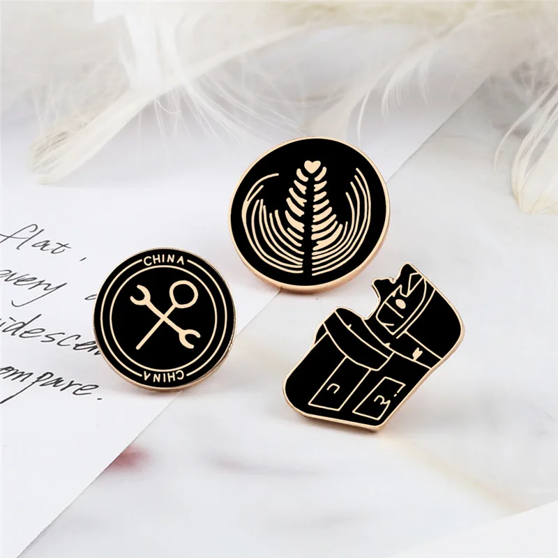 Vintage Coffee Machine Brooches Creative Latte Black Enamel Pins Denim Backpack Round Badge Lapel Pin Jewelry Gifts for Barista